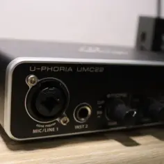 Jak podłączyć gitarę elektryczną do laptopa - proste kroki i porady