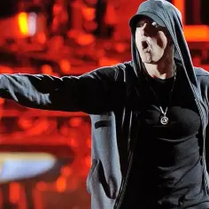 W którym roku urodził się Eminem? Odkryj jego historię i życie