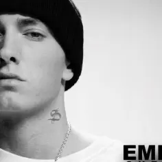 Eminem co to znaczy? Poznaj tajemnicę jego imienia i kariery
