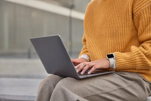 Jak działają legalne platformy rozrywkowe online i dlaczego licencja ma znaczenie